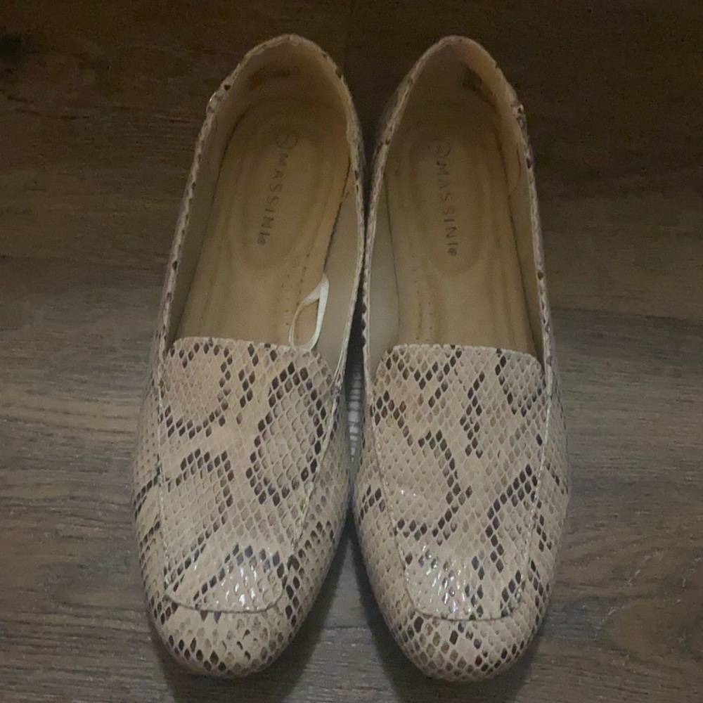 Snake-print Flats size 7